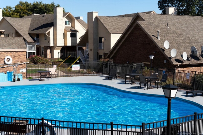 1001 Bridgeport Ave in Shelton, CT - Building Photo - Building Photo