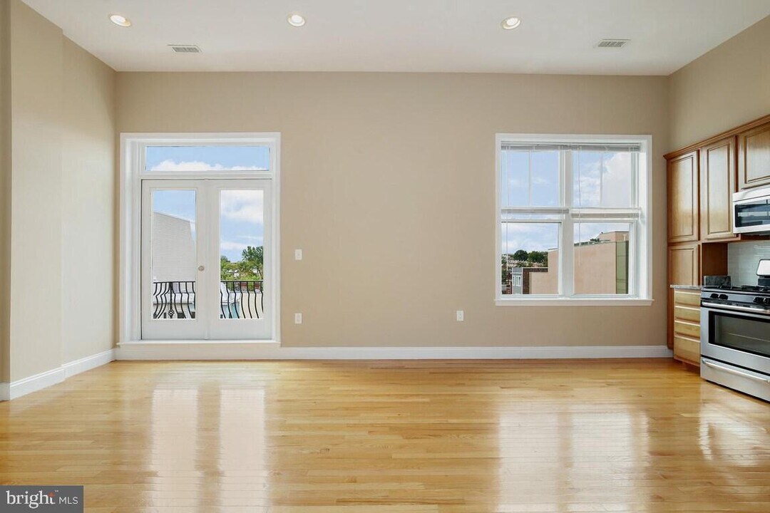 1629 L St NE-Unit -305 in Washington, DC - Building Photo