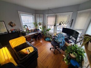 201 Kelton St, Unit #1 in Boston, MA - Building Photo - Building Photo
