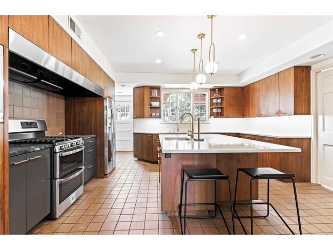 property at 2730 Glenhurst Ave