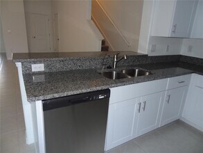 5220 Forum Blvd in Holiday, FL - Building Photo - Building Photo