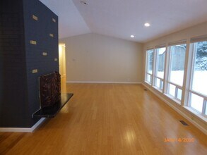 1614 216th Ave SE in Issaquah, WA - Building Photo - Building Photo