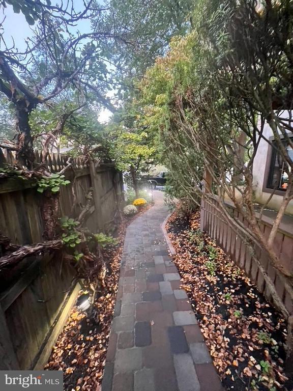 102 Dudley Ave in Narberth, PA - Building Photo - Building Photo