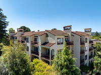 Royal Oaks in San Mateo, CA - Foto de edificio - Building Photo