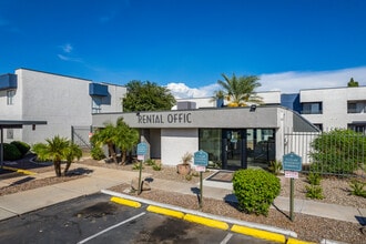 Paloma Village in Phoenix, AZ - Foto de edificio - Building Photo