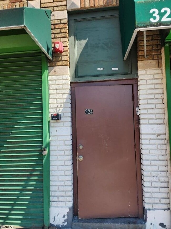 324 Central Ave in Orange, NJ - Building Photo - Building Photo