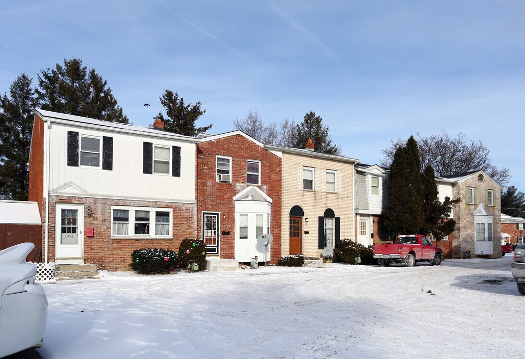 7044-7198 Paxton Rd in Youngstown, OH - Building Photo