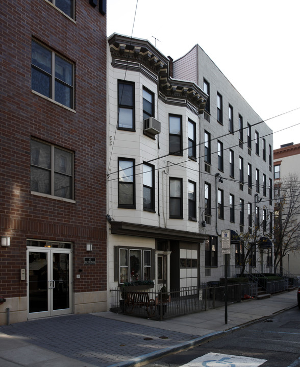 405 Monroe St in Hoboken, NJ - Building Photo