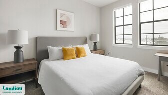 1215 Sawyer St, Unit 472 in Houston, TX - Building Photo