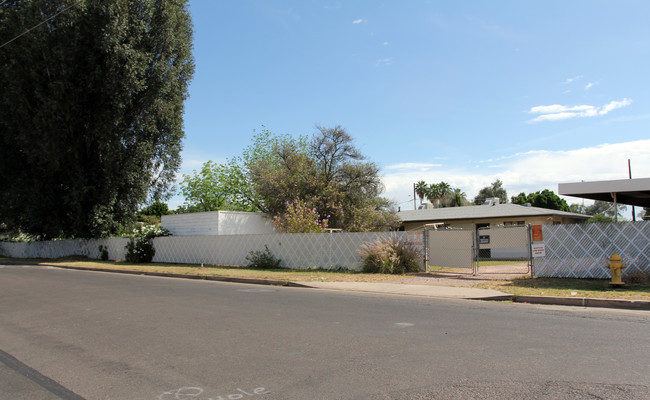 2825 N 42nd St in Phoenix, AZ - Building Photo - Building Photo