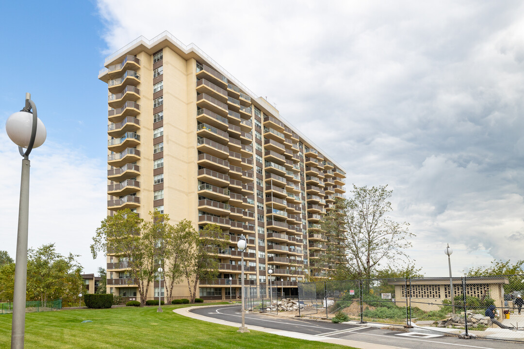 The Americana in Bayside, NY - Building Photo