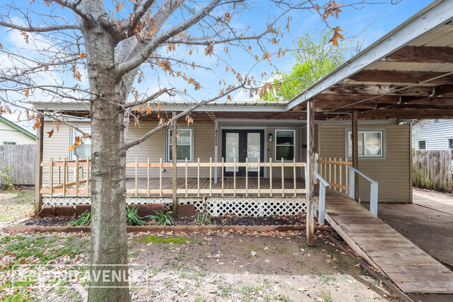 property at 4324 SE 39th St