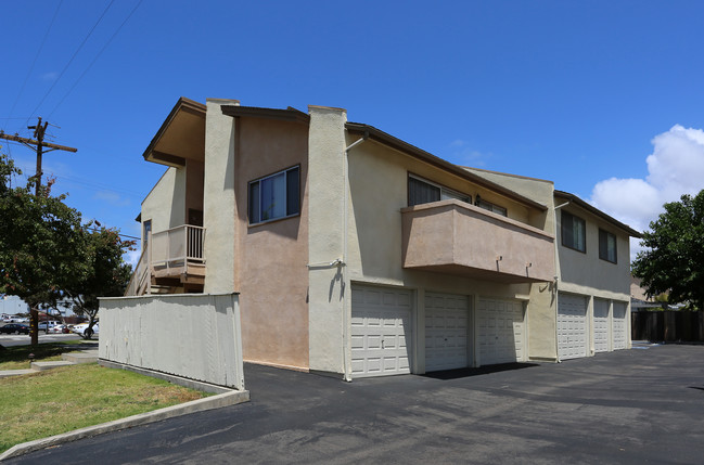 Barnes Manor in Oceanside, CA - Building Photo - Building Photo