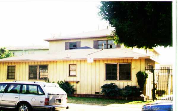 10110 England Ave in Inglewood, CA - Building Photo