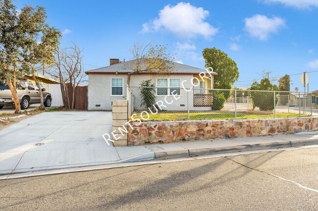 1040 Flora St in Barstow, CA - Building Photo - Building Photo