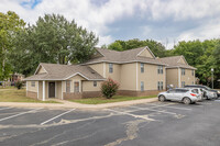 Woodbrook Apartments I & II in Russellville, AR - Foto de edificio - Building Photo