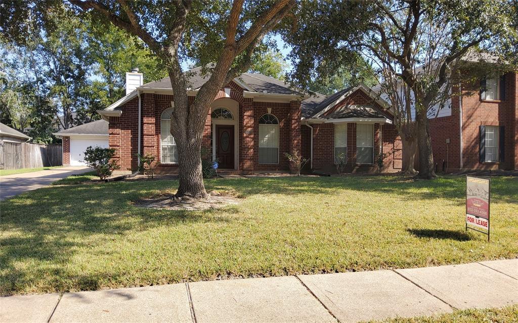1210 Rabbs Crossing in Sugar Land, TX - Foto de edificio