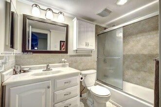 221 SE 9th Ave, Unit 108 in Pompano Beach, FL - Foto de edificio - Building Photo