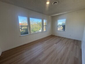 1244 E Broadway in Long Beach, CA - Building Photo - Building Photo