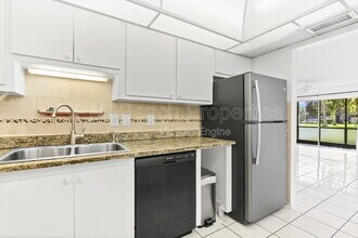 345 W Laurel Dr in Margate, FL - Building Photo - Building Photo