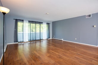 146 Candlewood Dr in South Windsor, CT - Building Photo - Building Photo