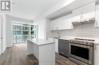 9000 Jane St in Vaughan, ON - Building Photo - Building Photo