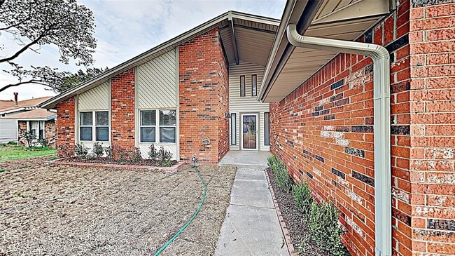 2004 Sandy Creek Trail in Edmond, OK - Building Photo - Building Photo