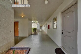 9440 Poinciana Pl in Davie, FL - Building Photo - Building Photo