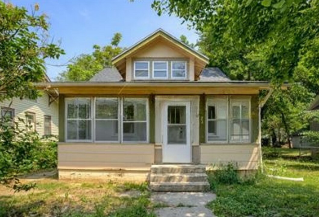 2722 Crown Point Ave in Omaha, NE - Building Photo