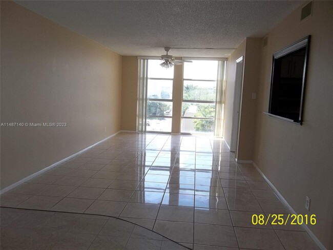 2001 Atlantic Shores Blvd, Unit 418 in Hallandale Beach, FL - Building Photo - Building Photo