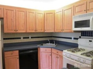 405 Danbury Ln in East Brunswick, NJ - Building Photo - Building Photo