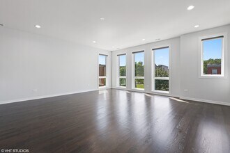 648 E Bowen Ave in Chicago, IL - Building Photo - Building Photo