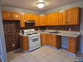 2401 Bergenline Ave in Union City, NJ - Building Photo