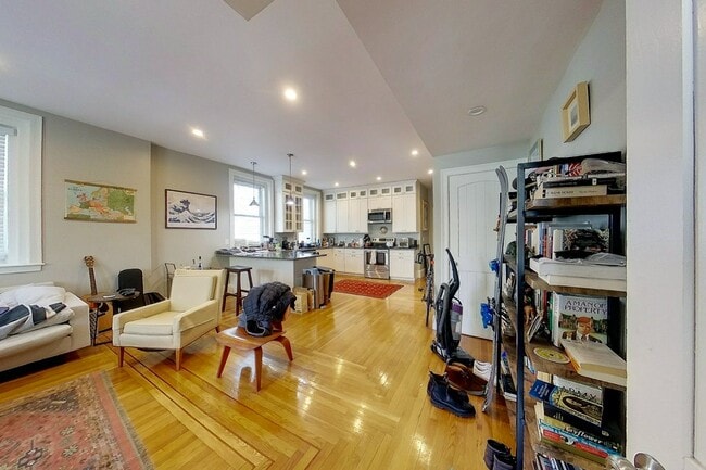 3 1/2 Bull St, Unit 1 in Newport, RI - Building Photo - Building Photo