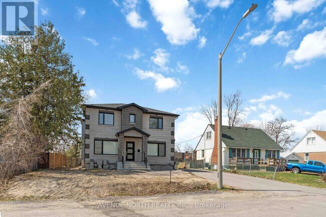 2676 Ayers Ave in Ottawa, ON - Building Photo - Building Photo