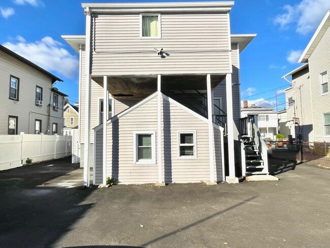 184 Park St in Bridgeport, CT - Building Photo - Building Photo
