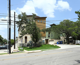 TC Towns on Cumberland in Austin, TX - Building Photo - Building Photo