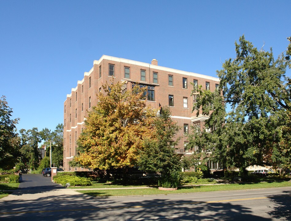 900 Delaware Ave in Buffalo, NY - Building Photo