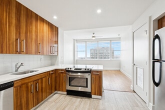 925 Common in New Orleans, LA - Foto de edificio - Building Photo