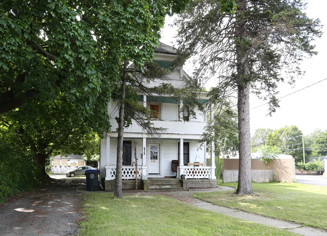 472 E Main St in Torrington, CT - Building Photo - Building Photo