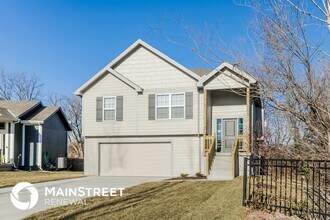 235 Jenny Ln in Raymore, MO - Building Photo - Building Photo