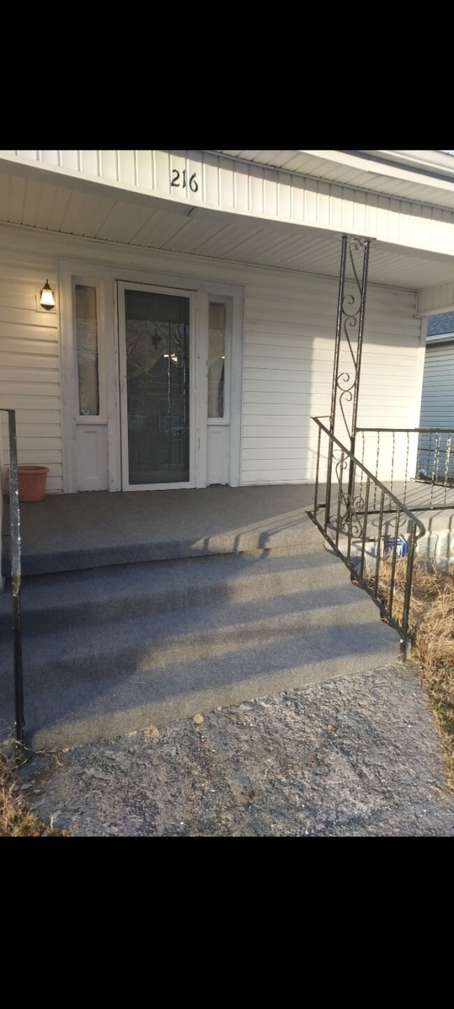 216 Wilson Ave in Johnson City, TN - Building Photo - Building Photo
