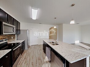 3223 Magnolia Meadows Dr in Plant City, FL - Building Photo - Building Photo