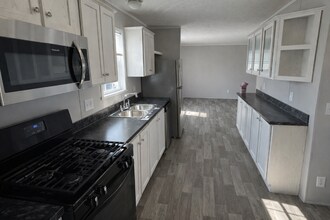 358 Parker Lake Dr in Oxford, MI - Foto de edificio - Building Photo