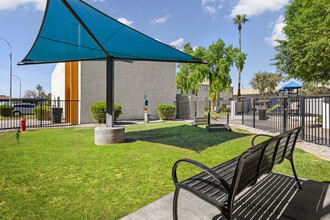 The Halston in Tempe, AZ - Foto de edificio - Building Photo