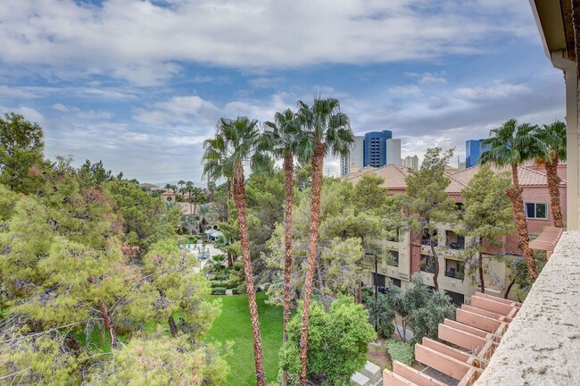 230 E Flamingo Rd in Las Vegas, NV - Building Photo - Building Photo