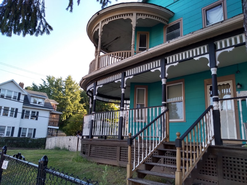261 Maple St in New Britain, CT - Building Photo