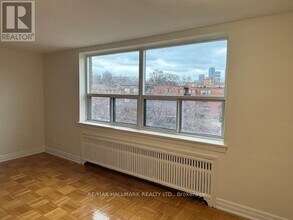 2 Kinsdale Blvd in Toronto, ON - Building Photo - Building Photo