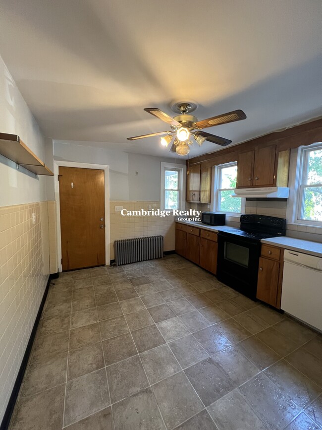 1539 Cambridge St, Unit 1R in Cambridge, MA - Building Photo - Building Photo