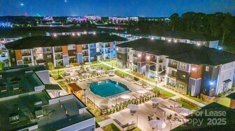 1035 Strensall Ln, Unit B1 in Charlotte, NC - Building Photo